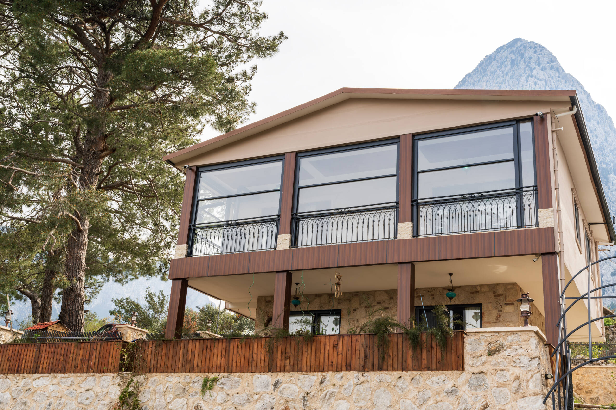 ANTALYA YEŞİLÇAM – GİYOTİN CAM BALKON