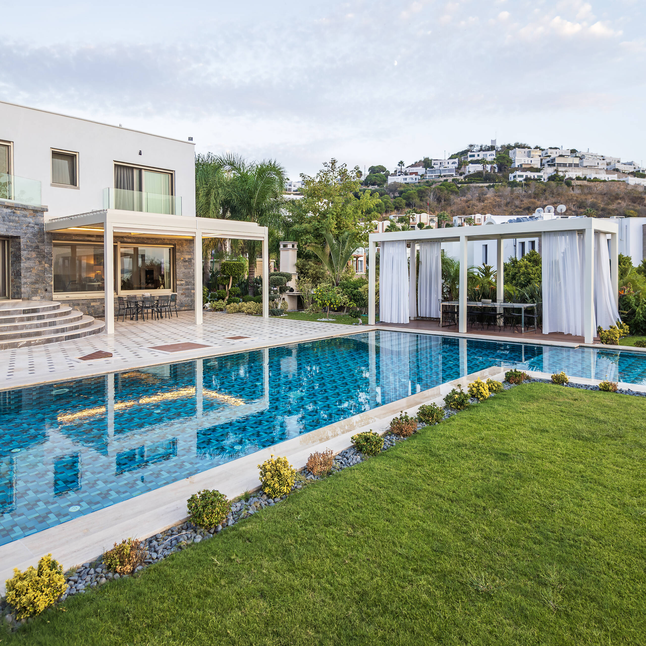 BODRUM TURGUTREİS – BİOKLİMATİK PERGOLA